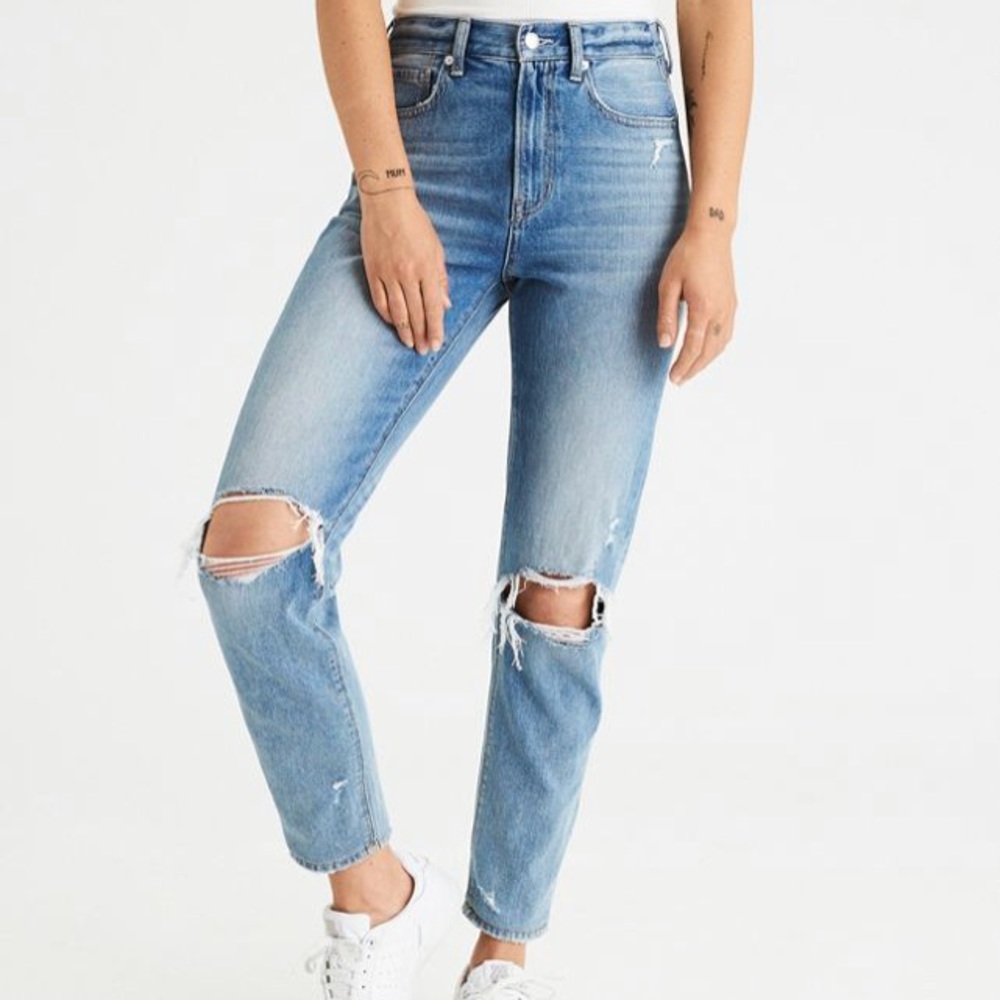 NWT SIZE 6 MOM JEANS AEO!!